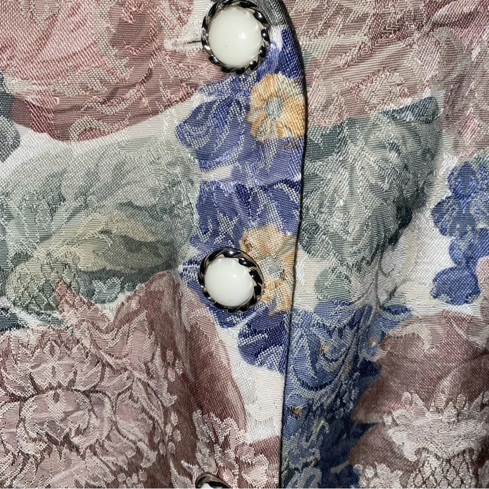Vintage More Jazz flowered button up top. SZ 22W - Picture 3 of 7